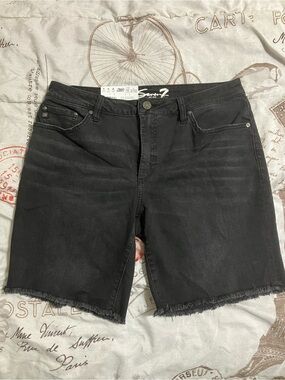 Seven7 women's Black Denim Frayed-Hem Shorts